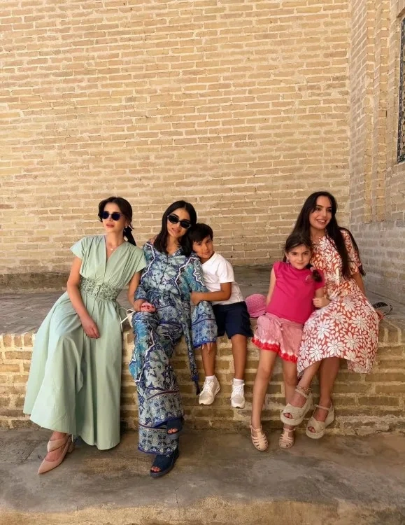 Leyla Əliyeva Şavkat Mirziyoyevin qızları ilə - Foto