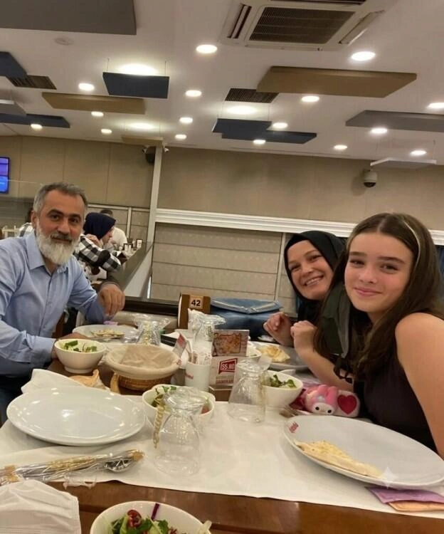 "Yeraltı"nın ulduzları sevgilidir - 17 yaşlı aktrisanın atası prokurorluğa şikayət etdi (Foto)