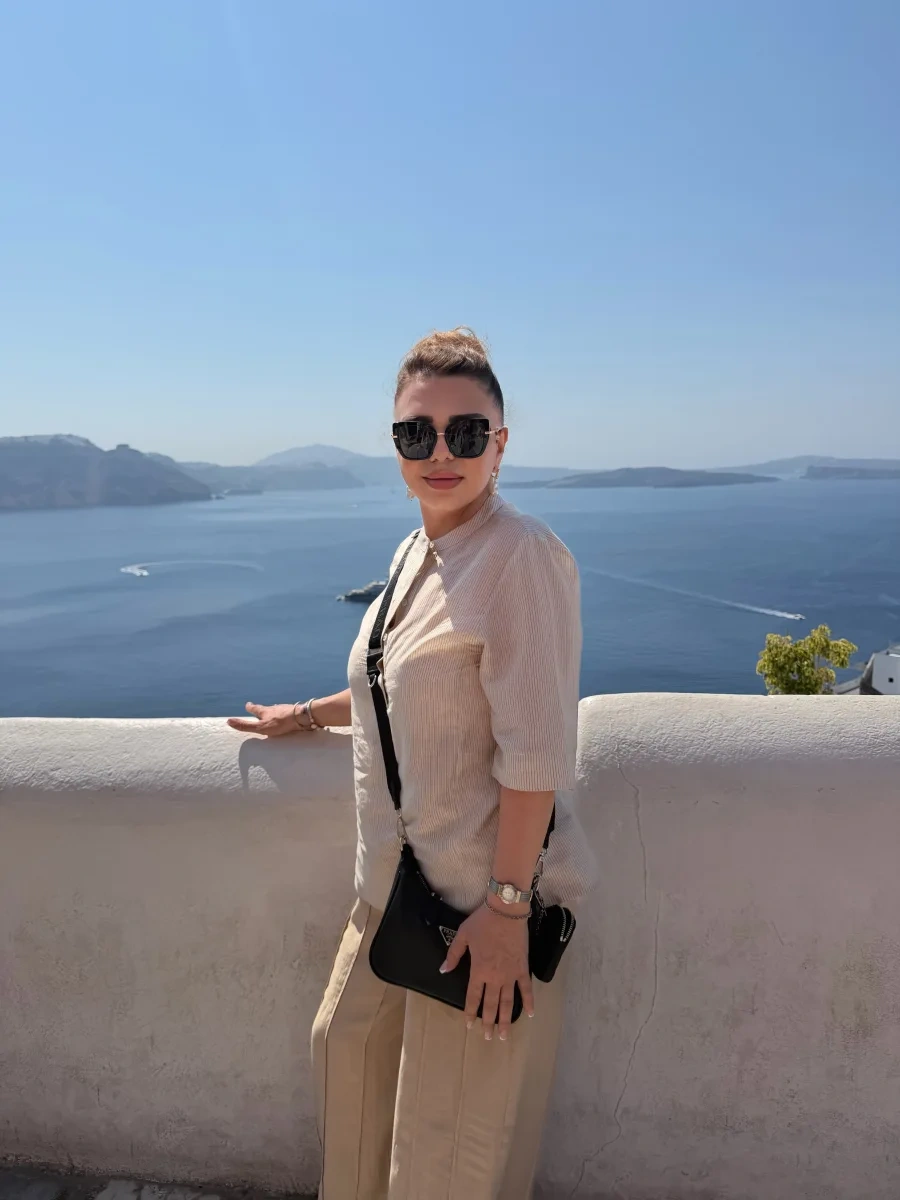 Xalq artisti qızı və rəfiqəsi ilə Yunanınstanda