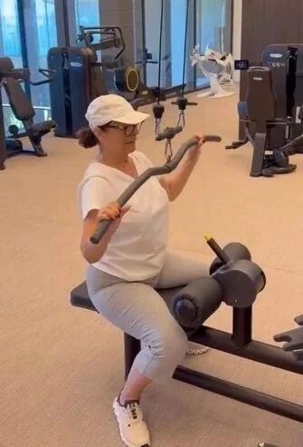 78 yaşlı Hülya Koçyiğit idman zalında (Foto)