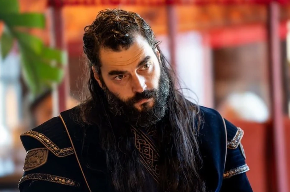 Akın Akınözü serial üçün imicini dəyişdi (Foto)