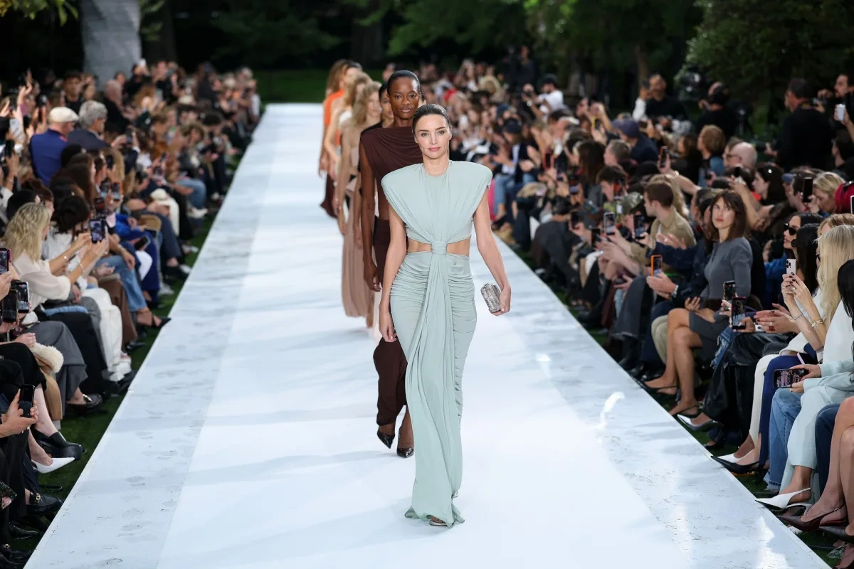 Miranda Kerr 10 ildən sonra podiumda!