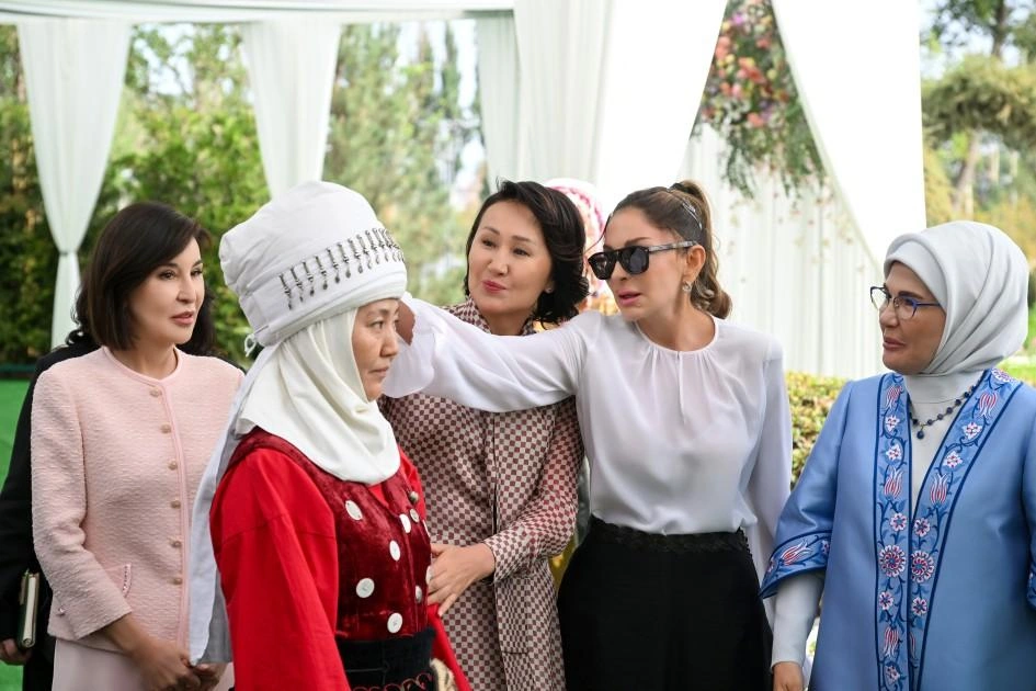 Birinci xanımların Bişkekdə görüşü - Fotolar