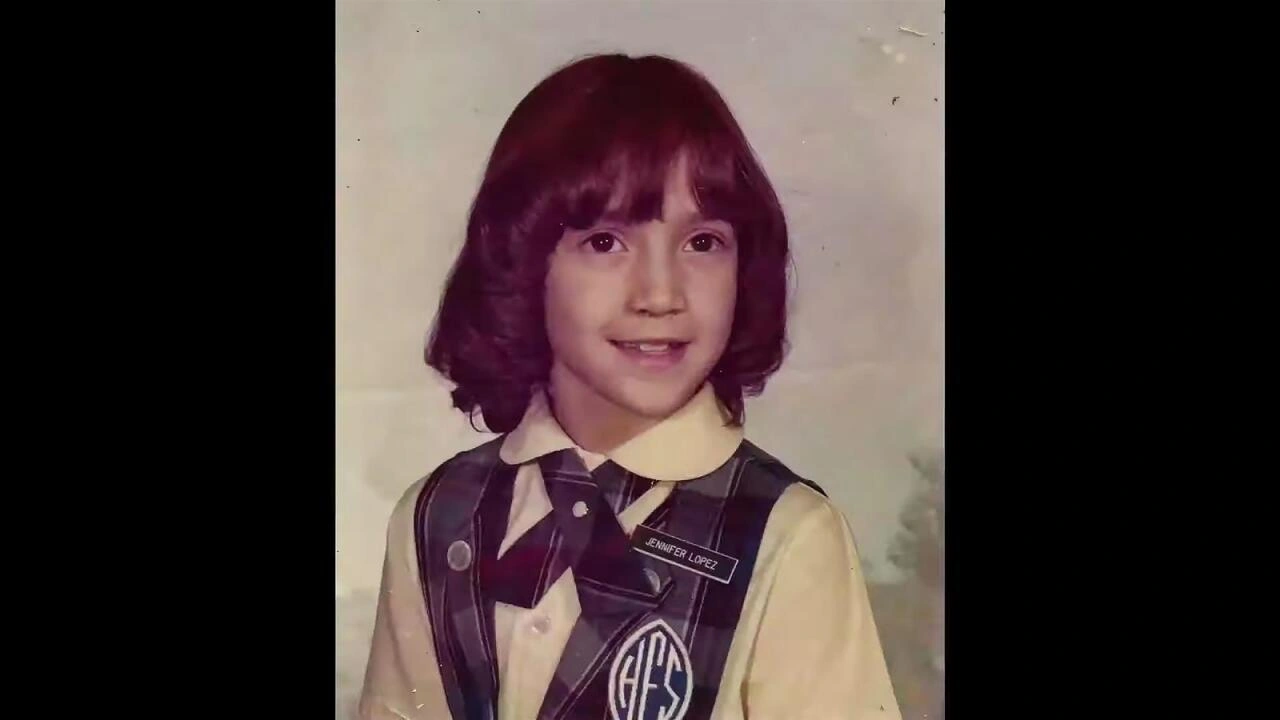 57 yaşlı müğənninin gənclik (Fotoları)