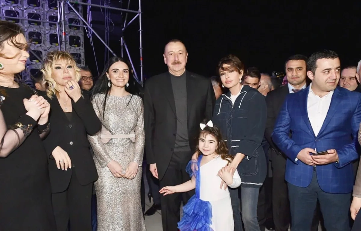Əməkdar artist də mükafatlandırıldı
