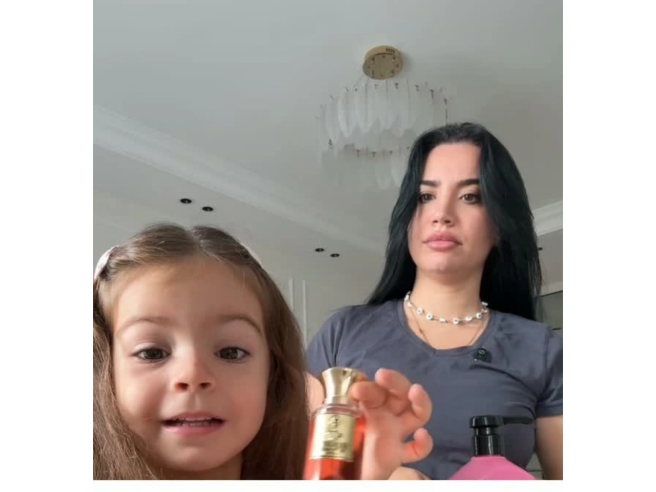 Azərbaycanlı aparıcının xanımı ilə qızının maraqlı Videosu