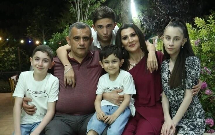 "Qızımın səsi olsaxda, siyasəti SEÇDİ"