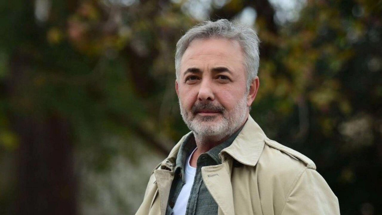 Mehmet Aslantuğ yenə özündən kiçik, kasıb qızla “evləndi" - (Video)