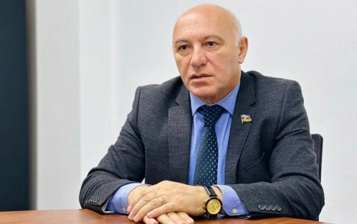 Deputat tıxaca görə iclasa gecikdi