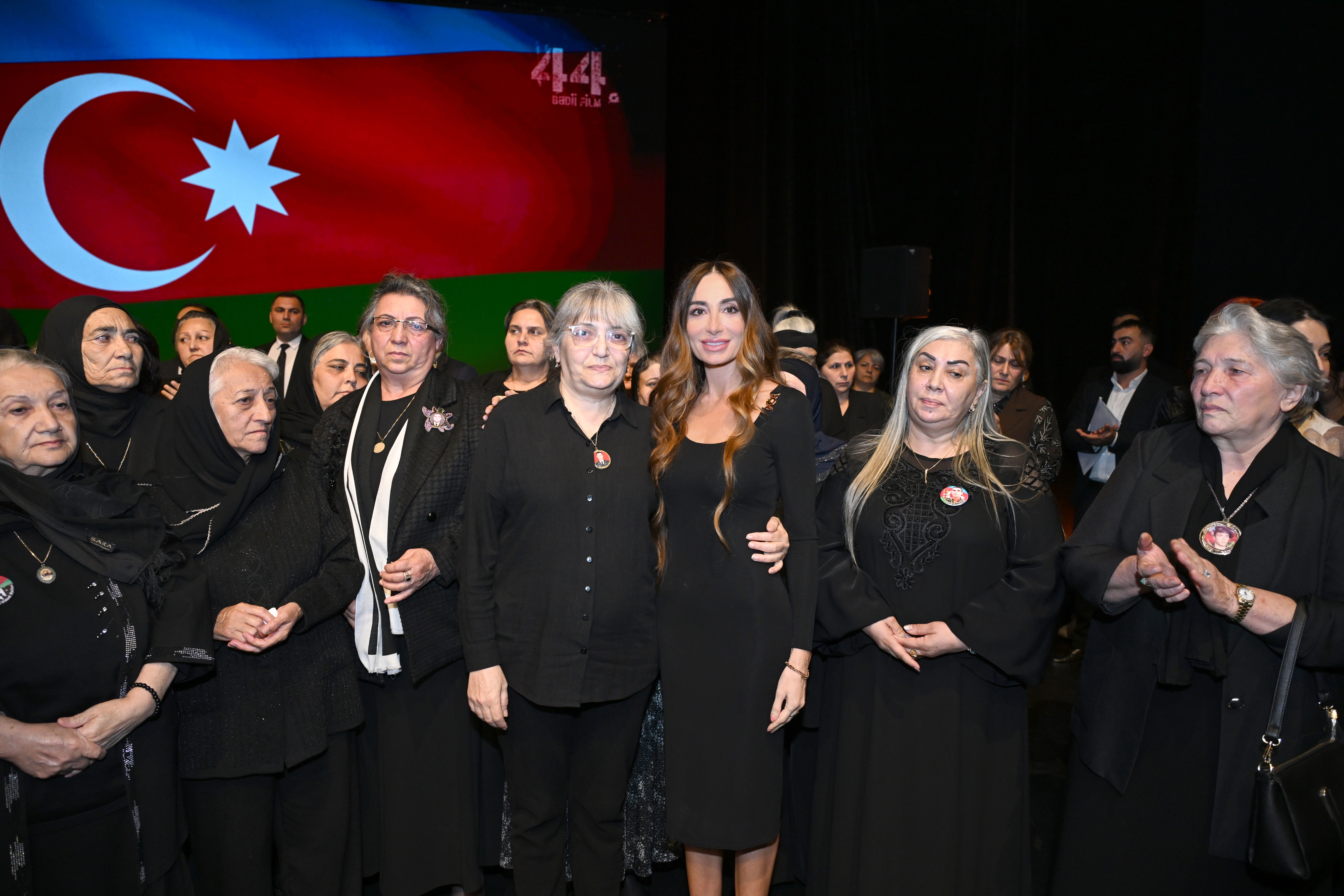 Bir filmdən daha artıq - 5 ilə çəkilmiş “44” təqdim edildi - Fotolar